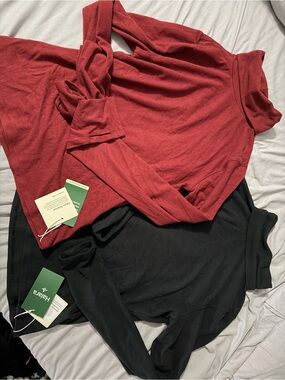 HALARA bundle Active Top with Turtleneck Detail